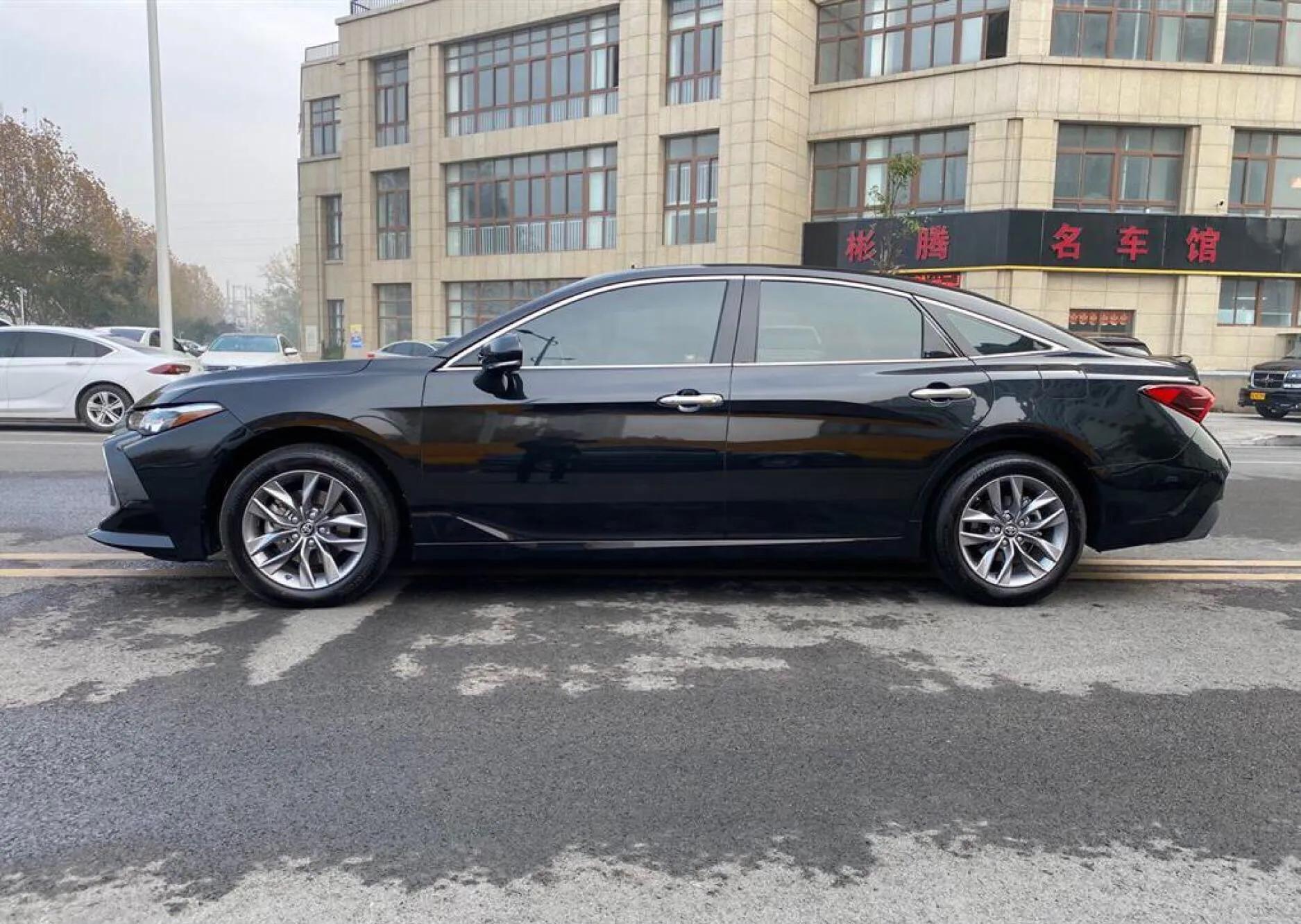 丰田亚洲龙试驾评测2.0,亚洲龙2.5和凯美瑞2.5哪个油耗低