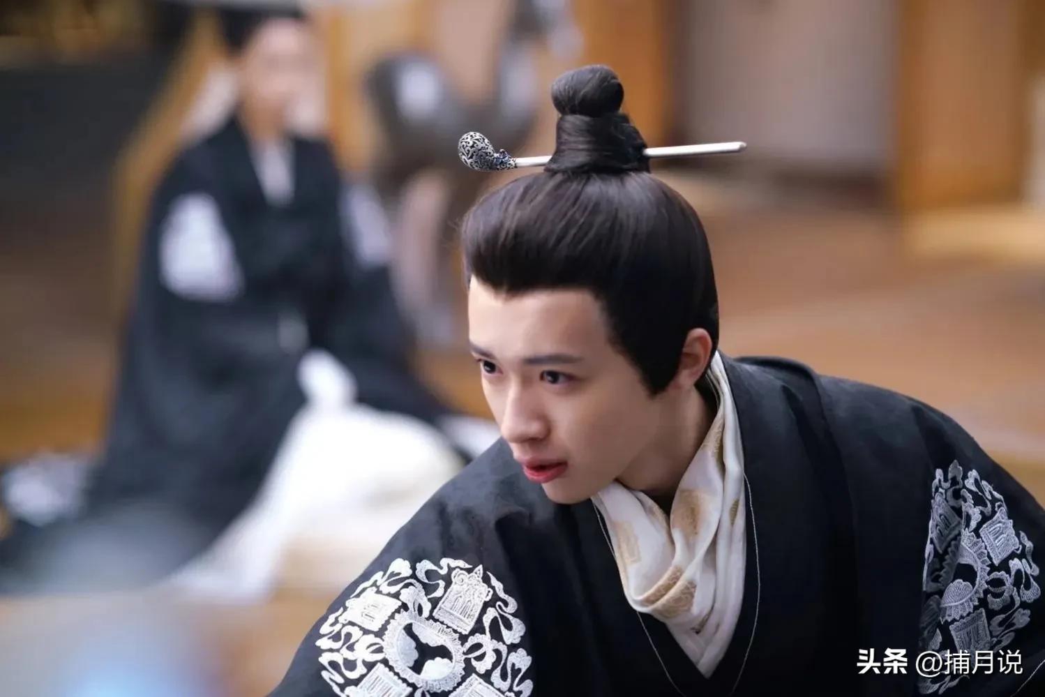 与亲姑姑*伦乱**逼叔叔吃猪食15岁暴君的下限可以有多低？