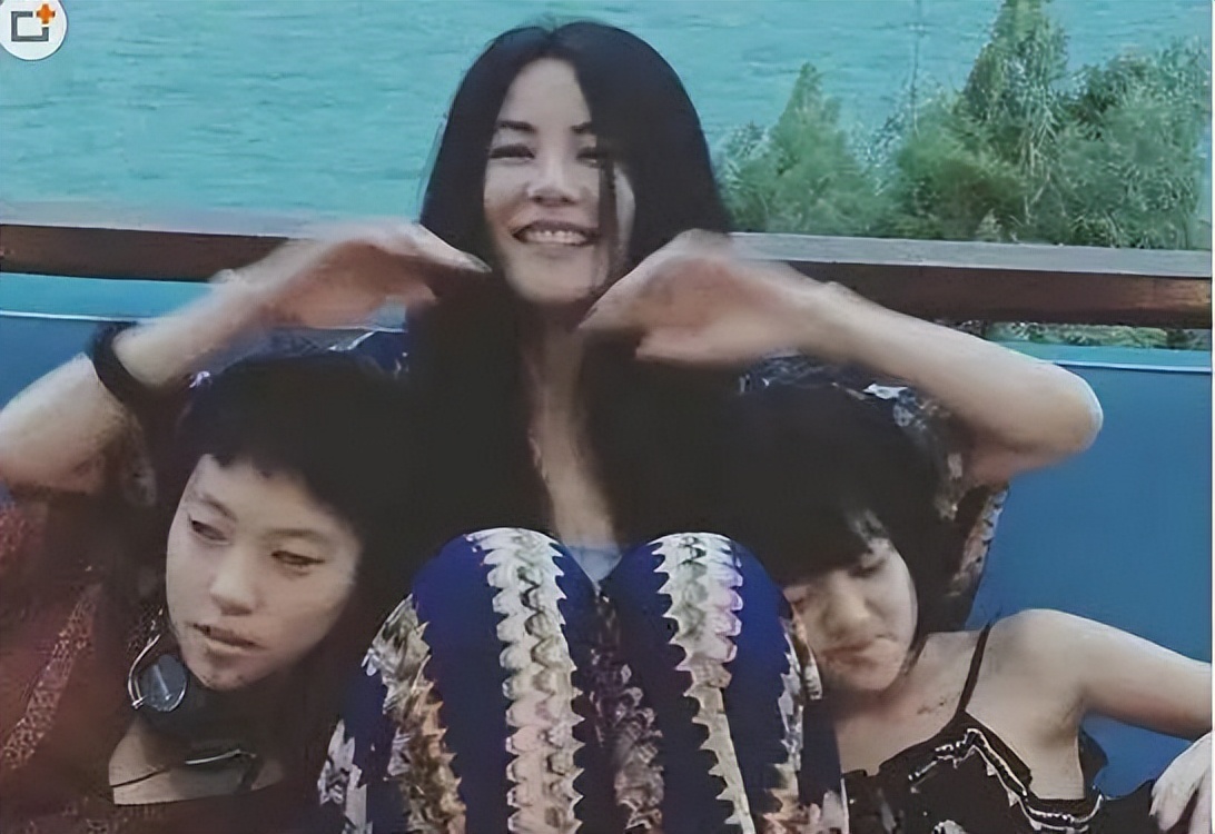 47岁王菲为何看上37岁的谢霆锋,17岁谢霆锋与28岁王菲同台