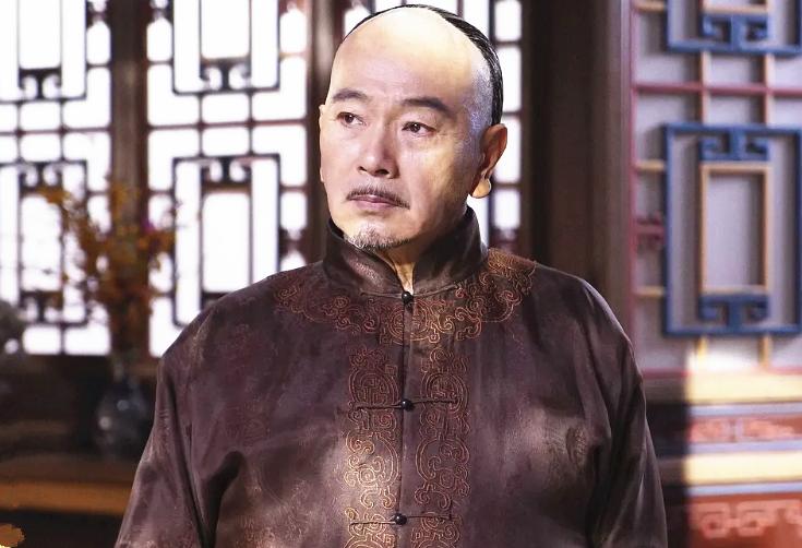 过气演员的窘况:县城忙走穴、直播用怪招,晚节不保,何必呢?