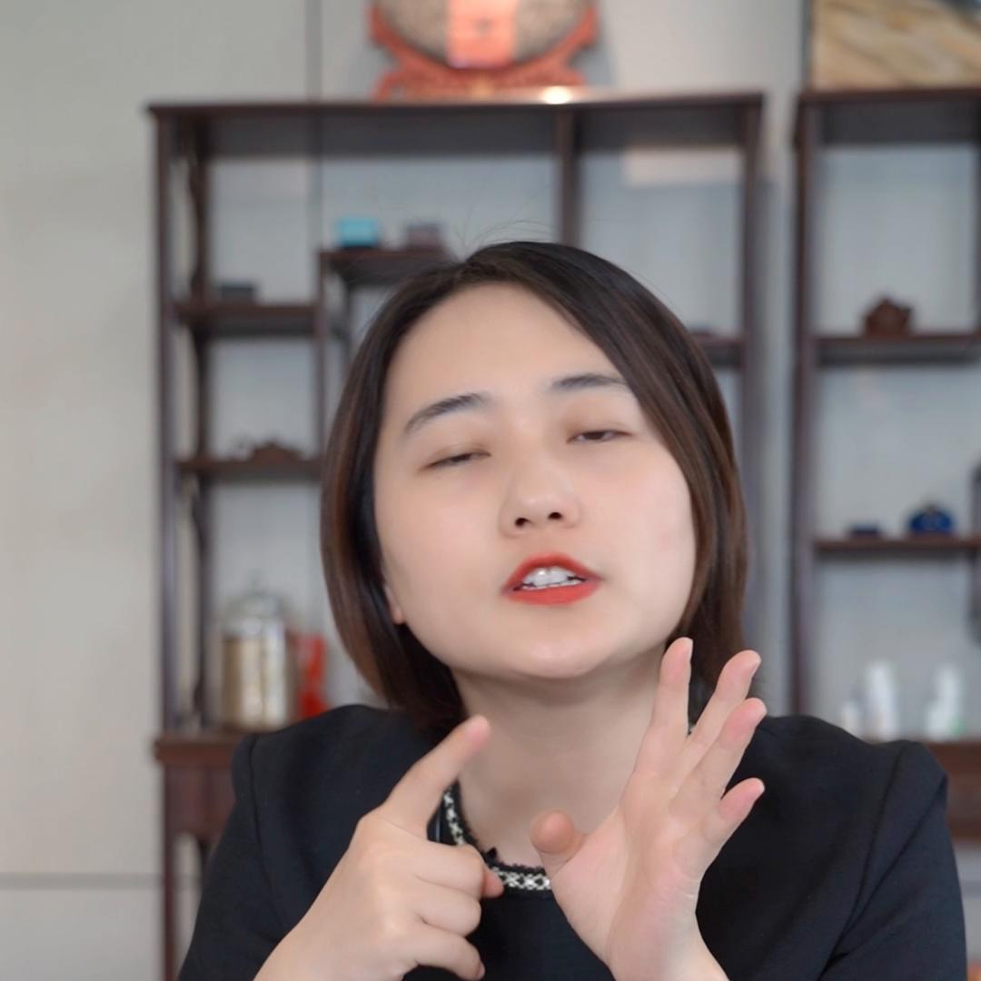 为什么桑蚕丝衣服都是花色多,为什么桑蚕丝的衣服都不时尚