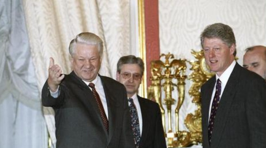 俄新书爆料：瞒着希拉里，叶利钦曾安排克林顿在克宫洗手间喝酒