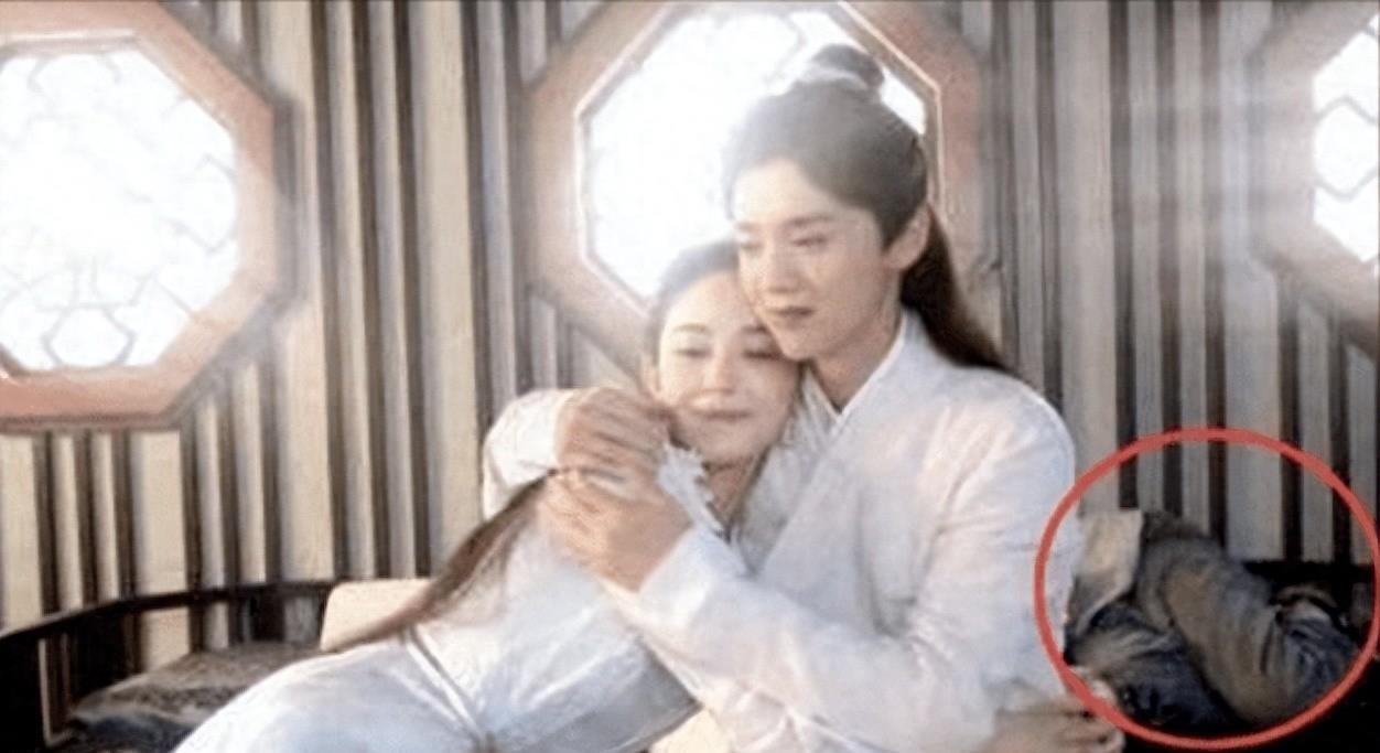 *绑捆**露大胸、台词胡来!这些“*辱侮**”观众的剧情,真把观众当呆子