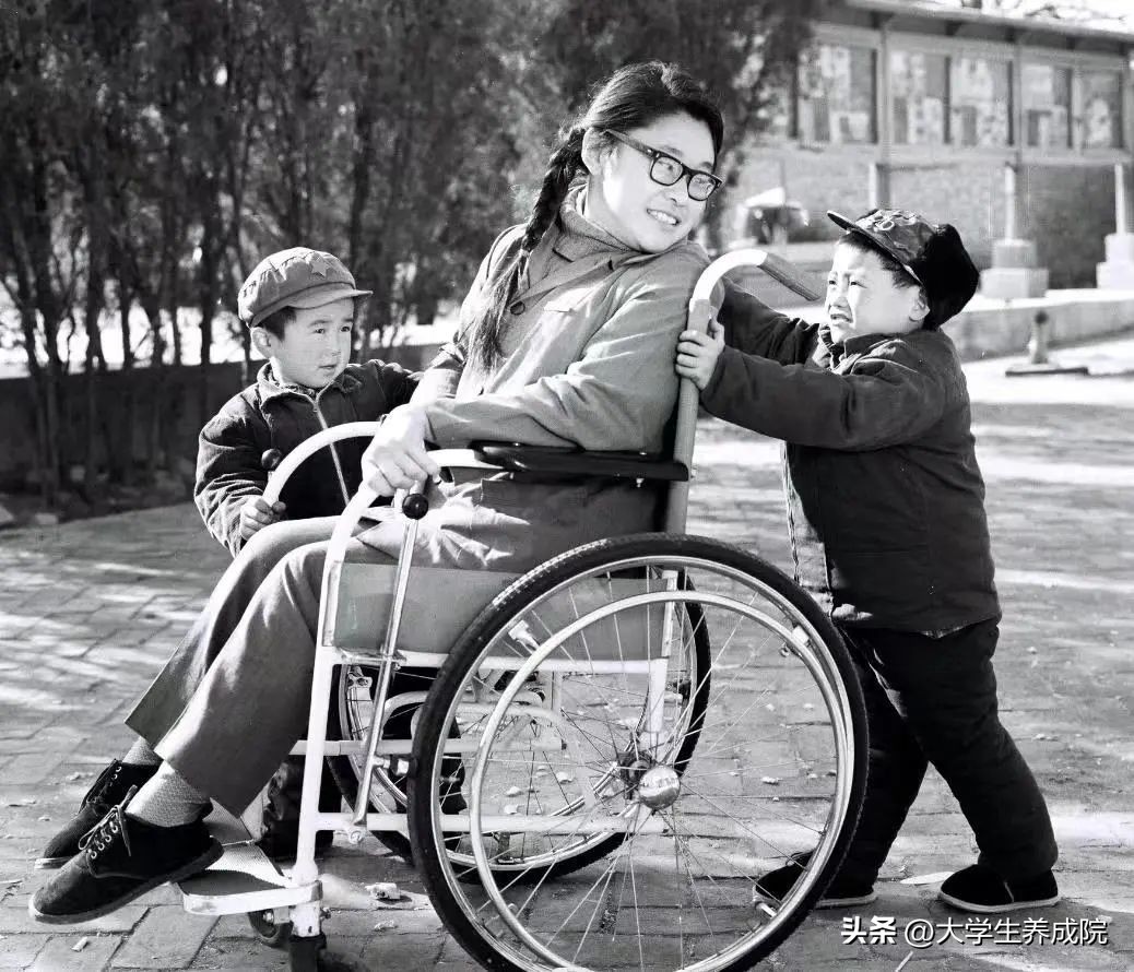 张海迪：这世界对我愈残忍，我愈爱这世界