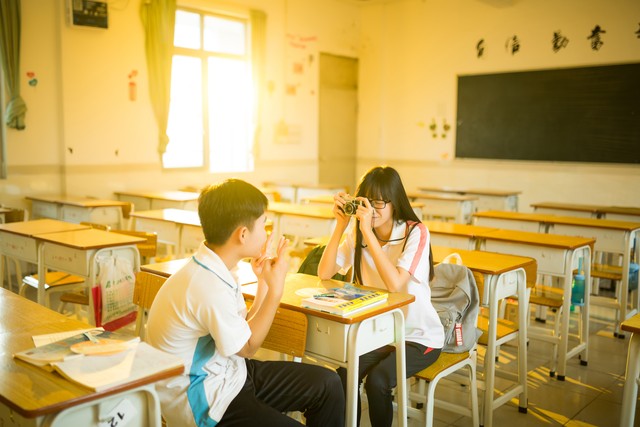 希望有人喝醉了酒给你讲浪漫和爱,希望有人喝了酒给你讲浪漫和爱