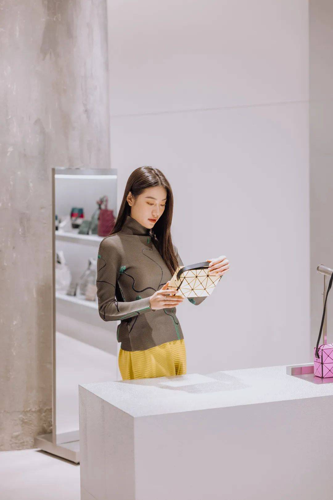 2023三宅一生包包哪款值得买,三宅一生水桶包2021