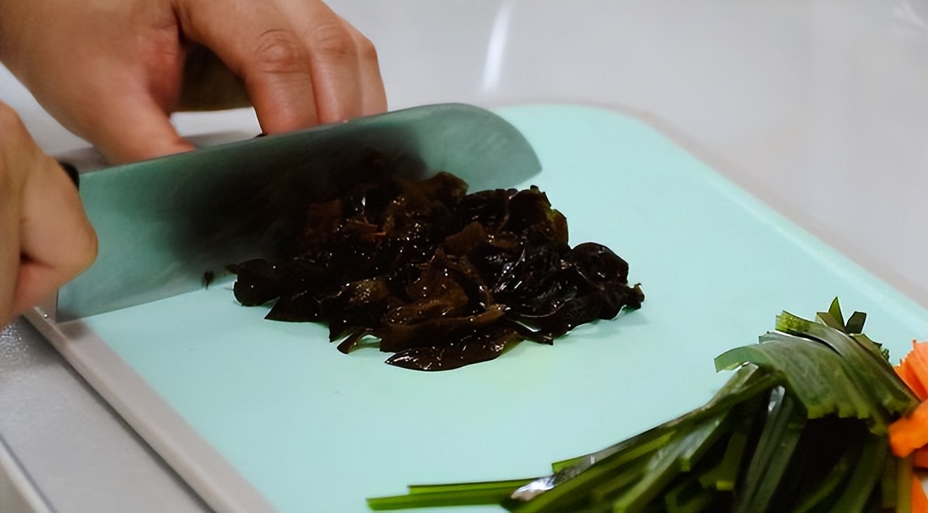 如何熬制菌汤养生汤,如何煲菌汤才好喝又营养