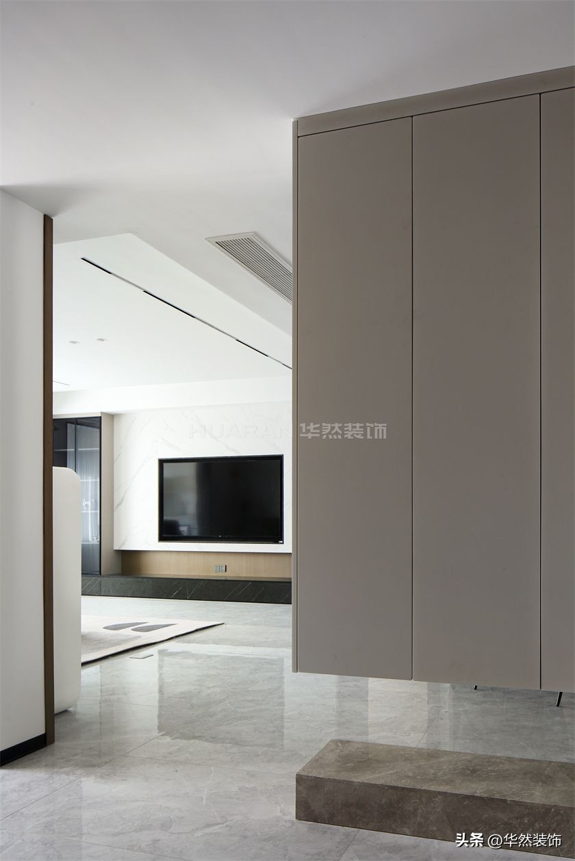 155平大平层装修效果图,180平米大平层客厅轻奢装修带花园