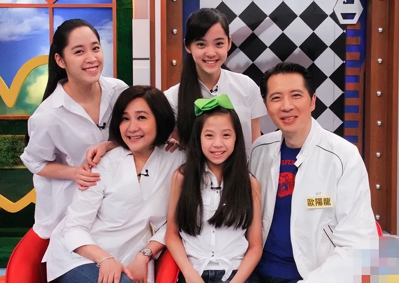 欧阳娜娜的潮牌浴袍,欧阳娜娜品牌的浴袍