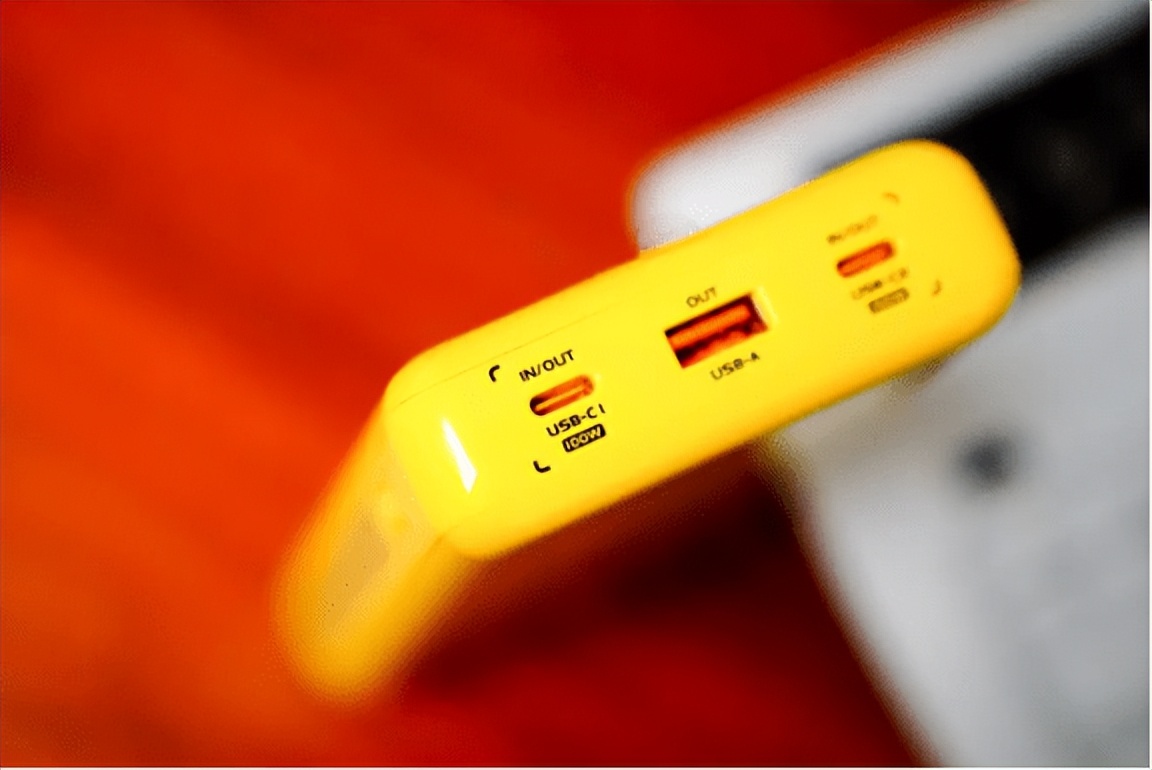 户外笔记本电脑充电的充电宝,大容量可充笔记本移动电源