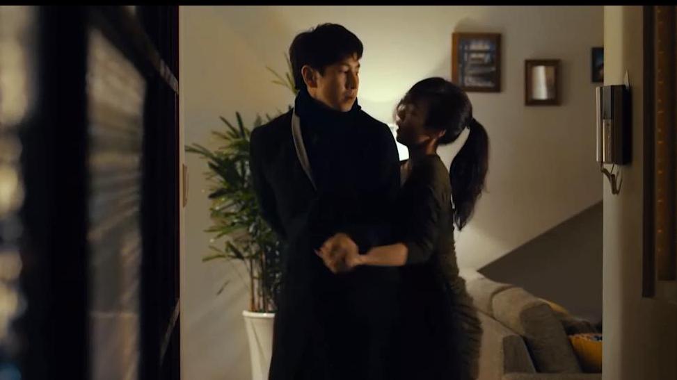 让邻居追妻子的电影,新婚夫妇被隔壁邻居盯上的电影