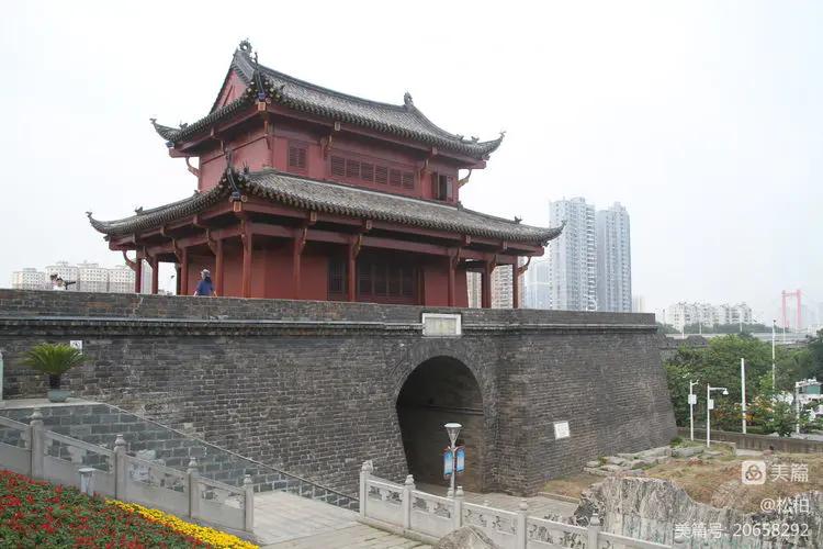 诗图战友情（八十九）登临起义门