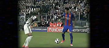 十大精彩足球技巧,十大足球技巧过人动作