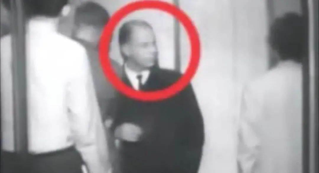 离谱到全网开骂的“玫瑰冰淇淋”事件:新型智商税,又来祸害人了