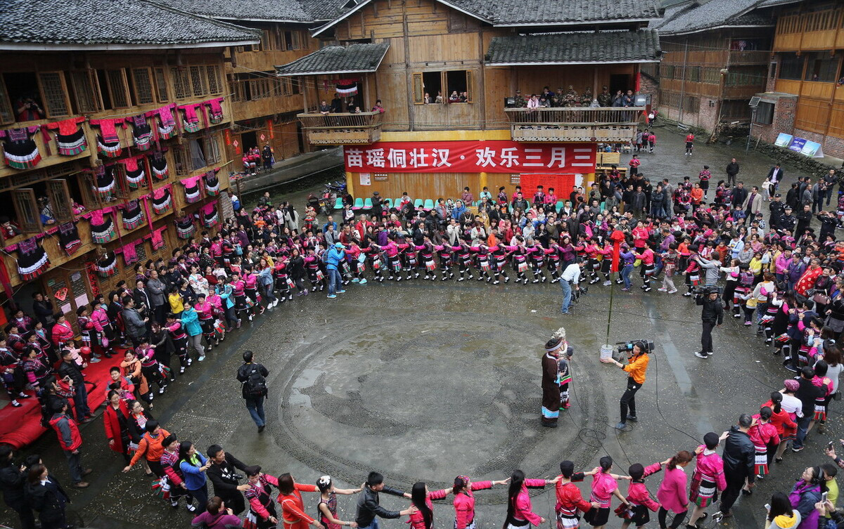 中国长发村女人剪长发视频,吉尼斯纪录长发女孩