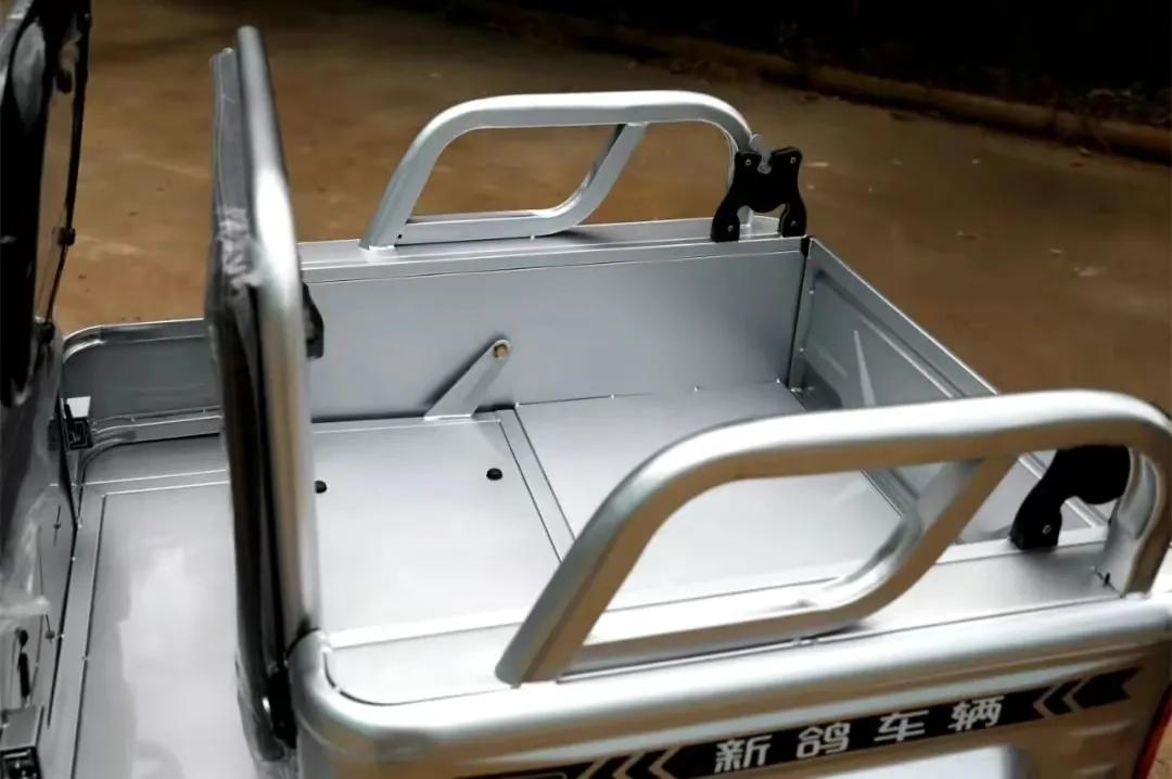 半封闭新鸽电动三轮车功能介绍,新鸽电动三轮车可以跑多少公里