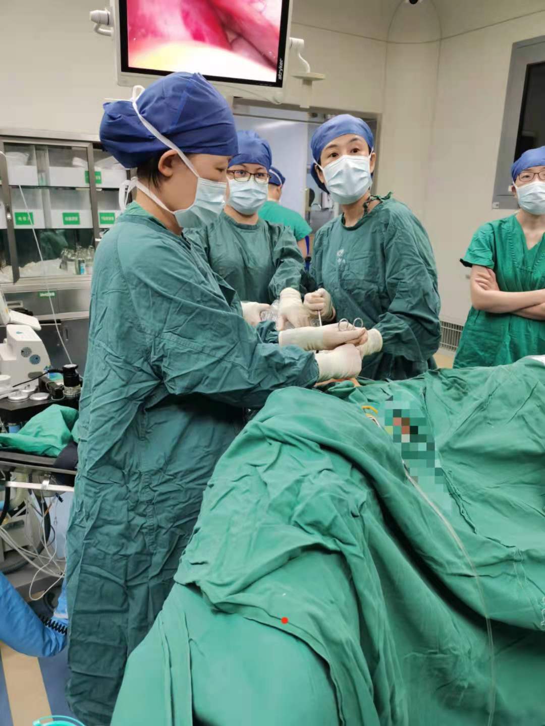 腹腔镜肾切除示意图,腹腔镜肾脏部分切除术