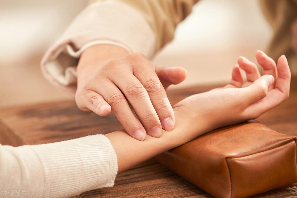 看手机眼睛干涩，如何用中药调理？明目上清、明目地黄有何区别？