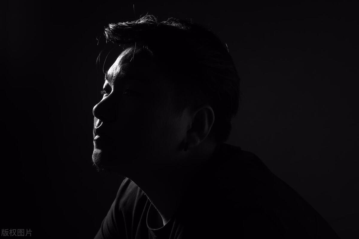 老师猥亵10名小学男生获刑7年,小学老师猥亵10名女生获刑