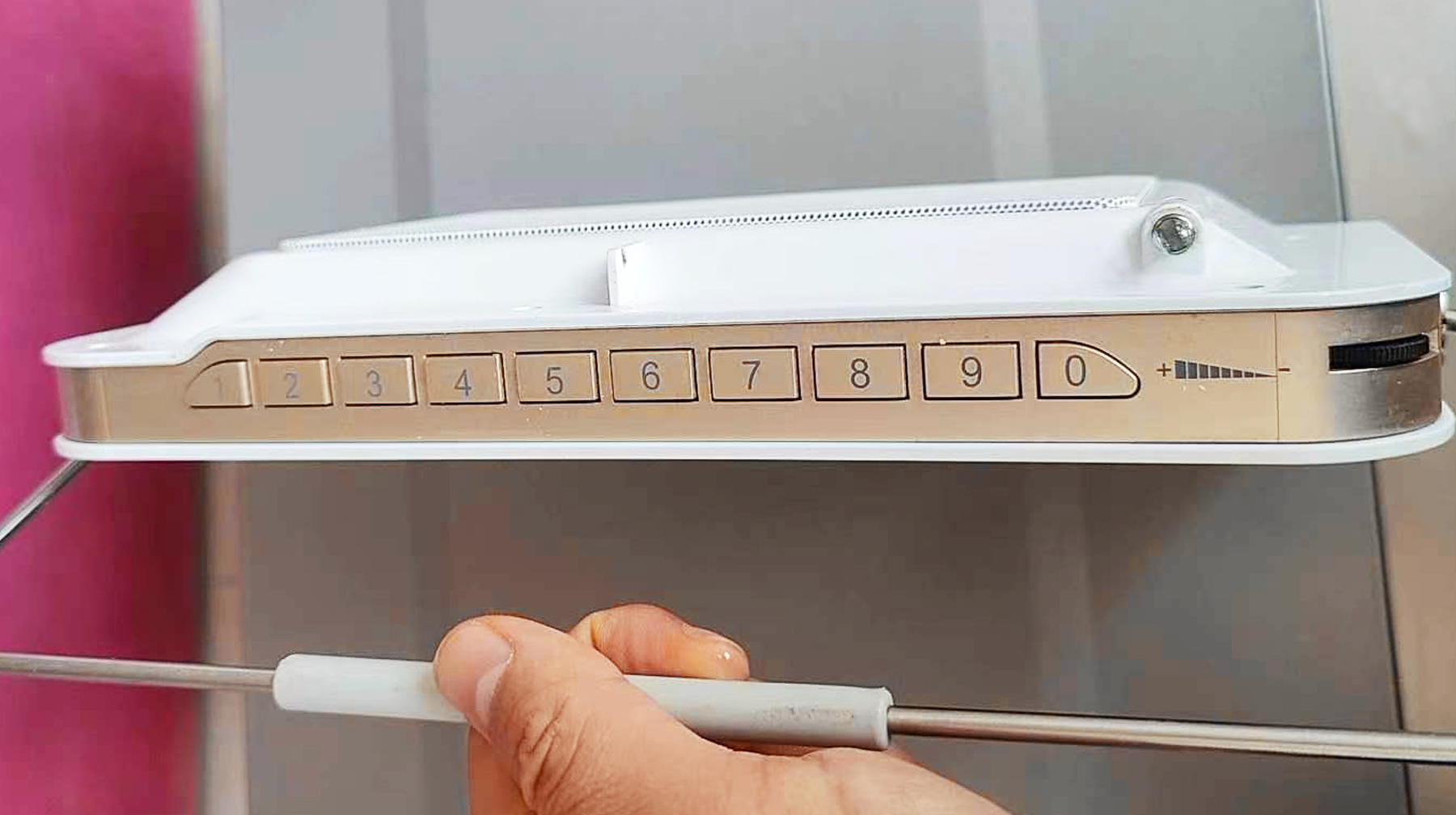 看着像平板的电脑,像平板一样可移动的电视