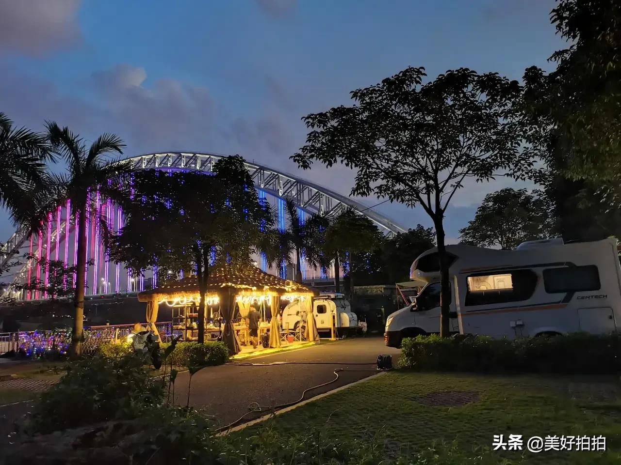 邕江边尽情放松,夜晚邕江边吹吹风