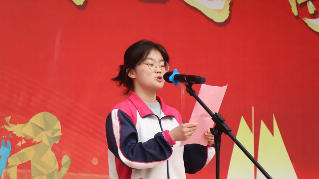 我校举行最美教师评选活动,学校举行最美教师表彰大会