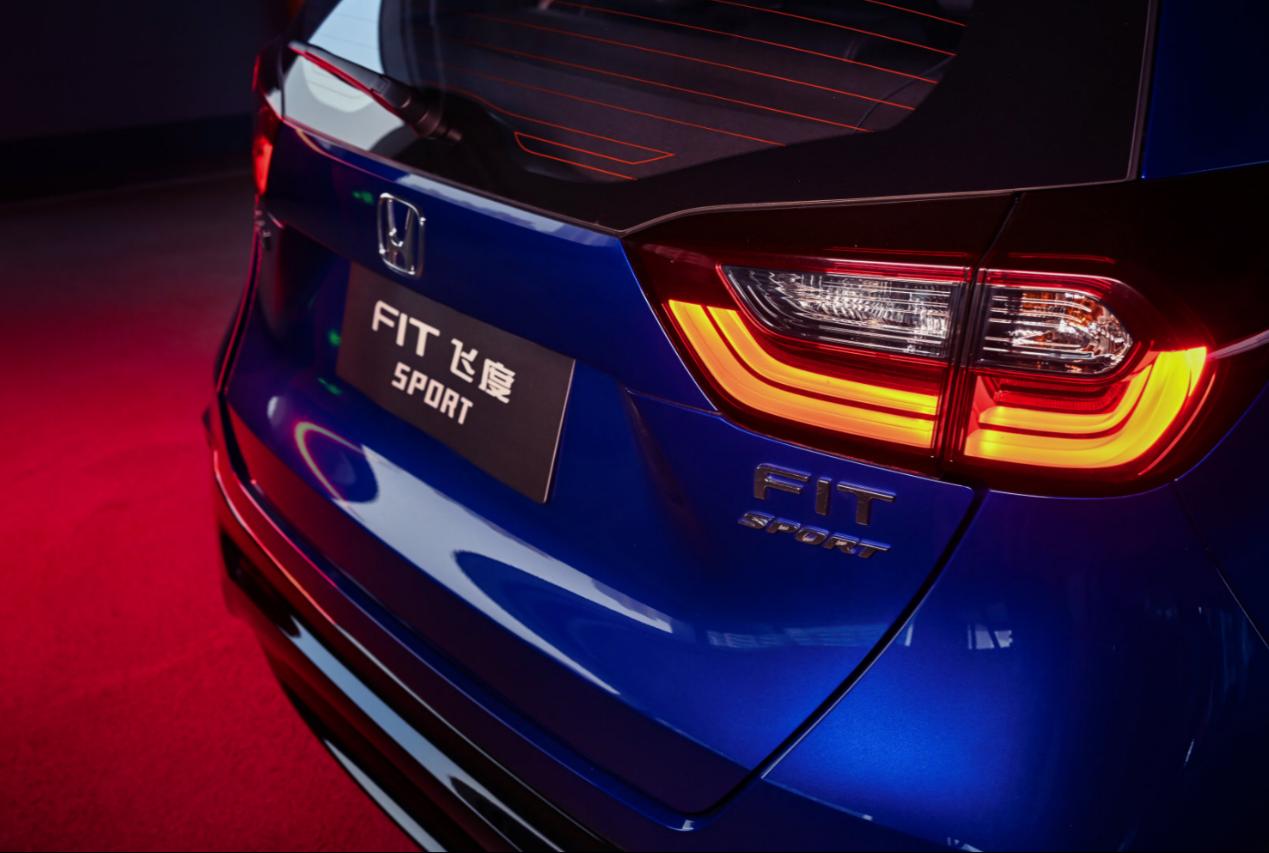 新飞度比老飞度空间更大,新飞度两款车型哪款更值得买