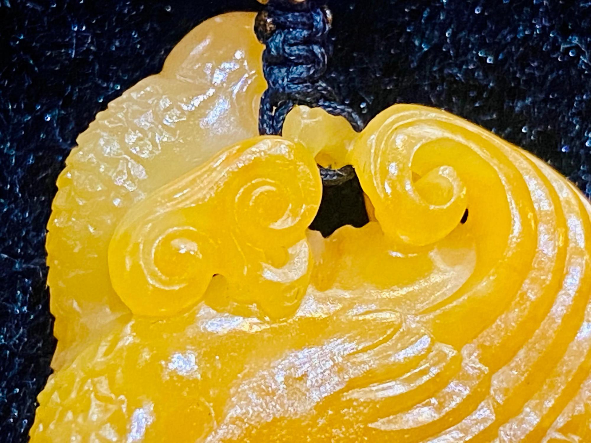 小挂件黄沁籽料,青海料仿黄沁籽料