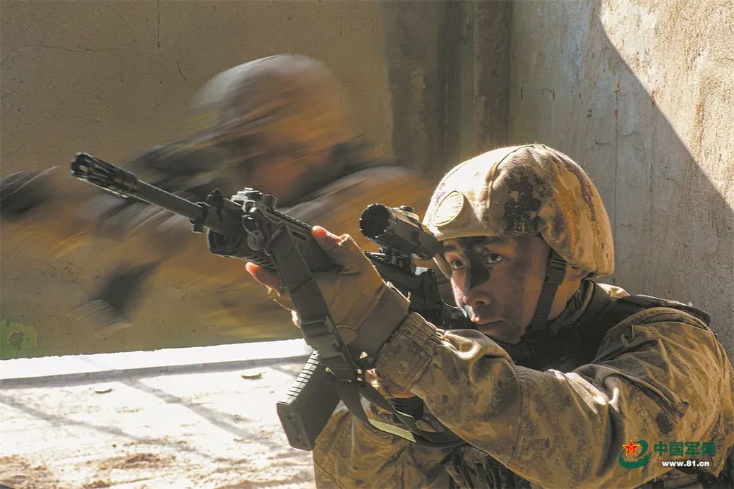 刚刚进队伍的新兵发武器吗,刚入伍的都配发什么枪