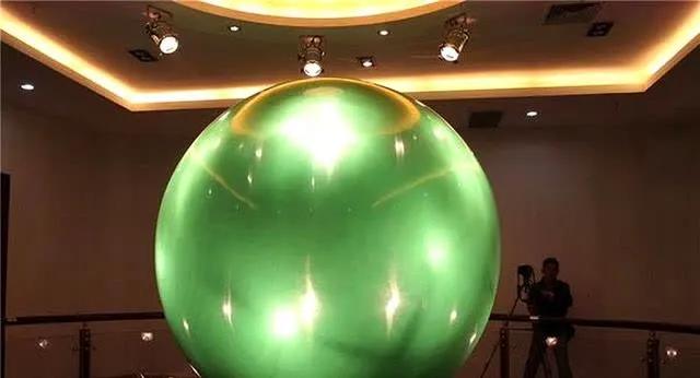 男子挖到巨型夜明珠26亿不肯卖,陕西大叔挖到6吨夜明珠