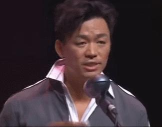 不是一般人！憨厚中透着精明的王宝强：窄路宽走