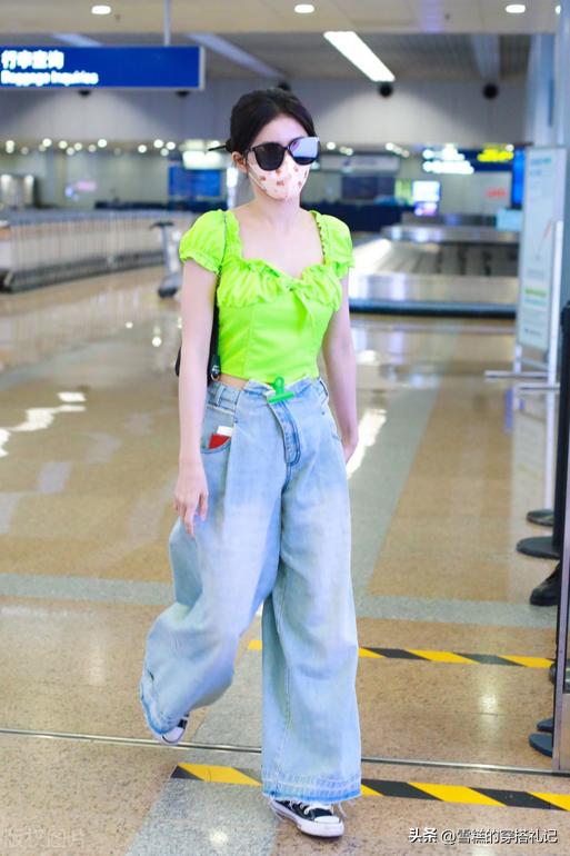 60岁的女人脸色偏黄穿啥颜色好看,黄黑皮女生多穿这3种颜色显气质