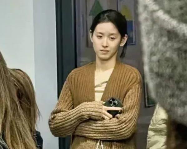 章泽天素颜照终于曝光,章泽天街拍照