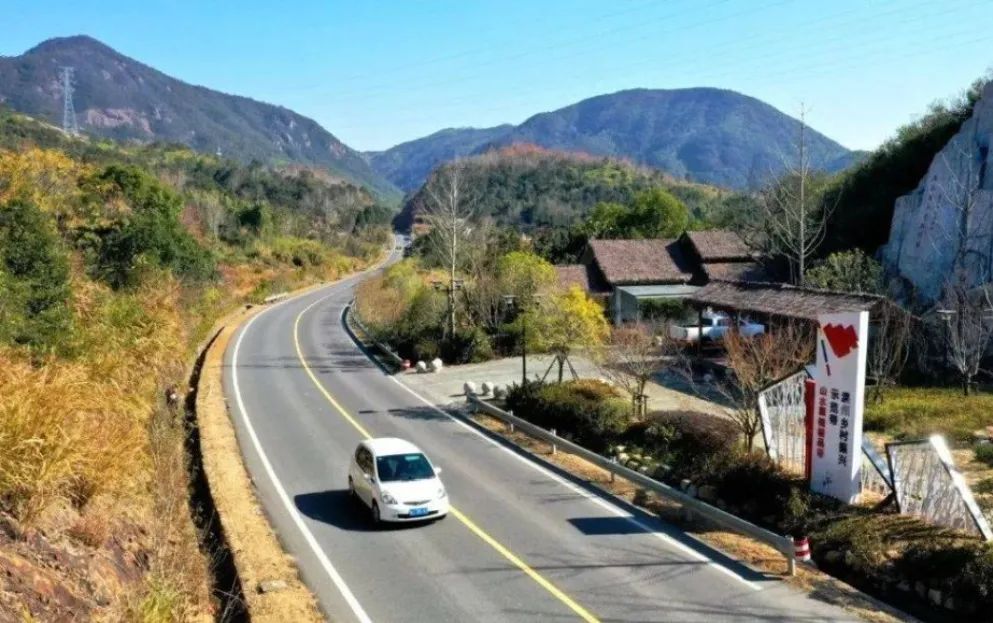 交通安全提示春季行车四防三注意,五一驾车出行交通安全提示