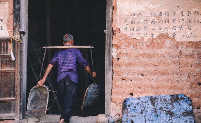 3年前，听妈话婚姻AA，3年后，他攒了12万，我买电脑还得分期