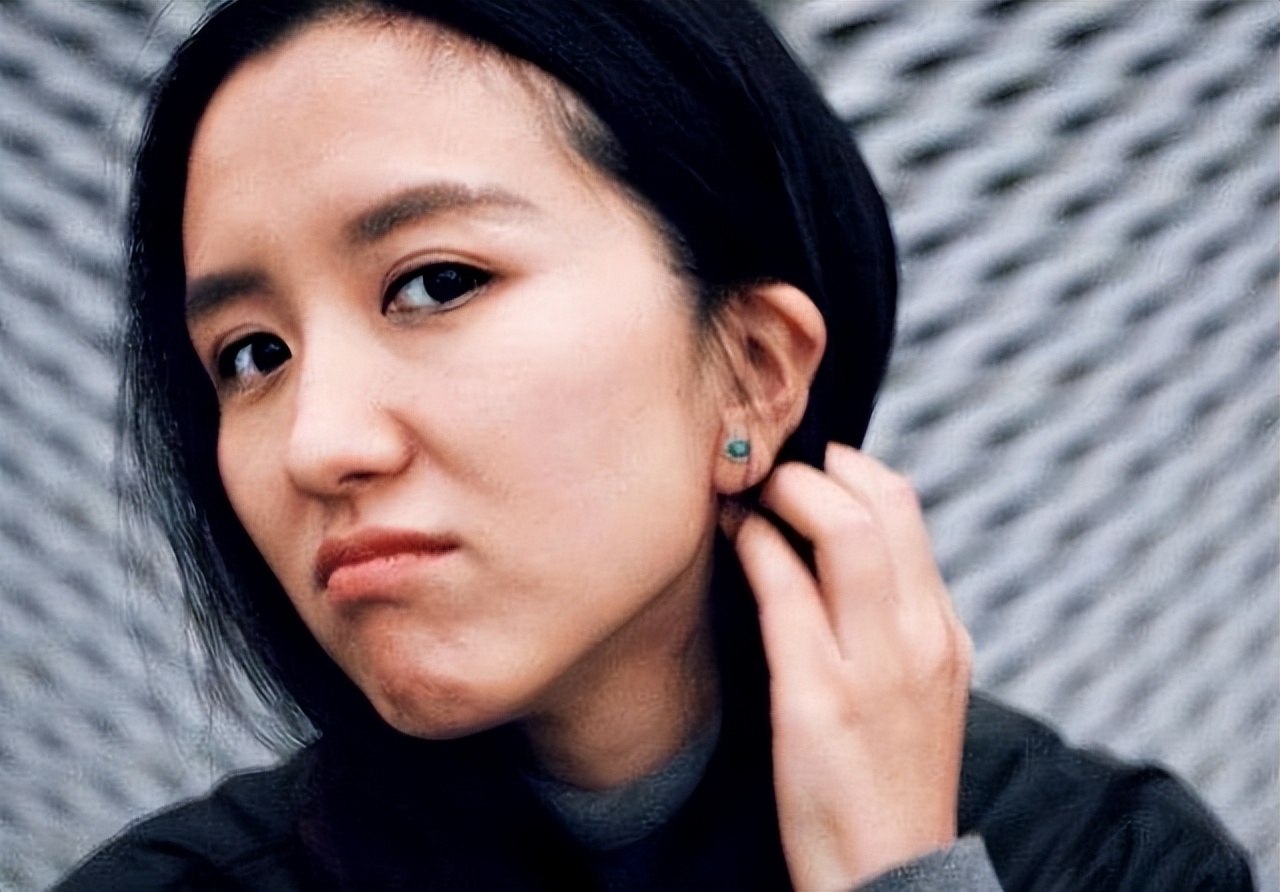 摩拜单车创始人胡玮炜卖了多少钱,ofo共享单车的创始人戴威