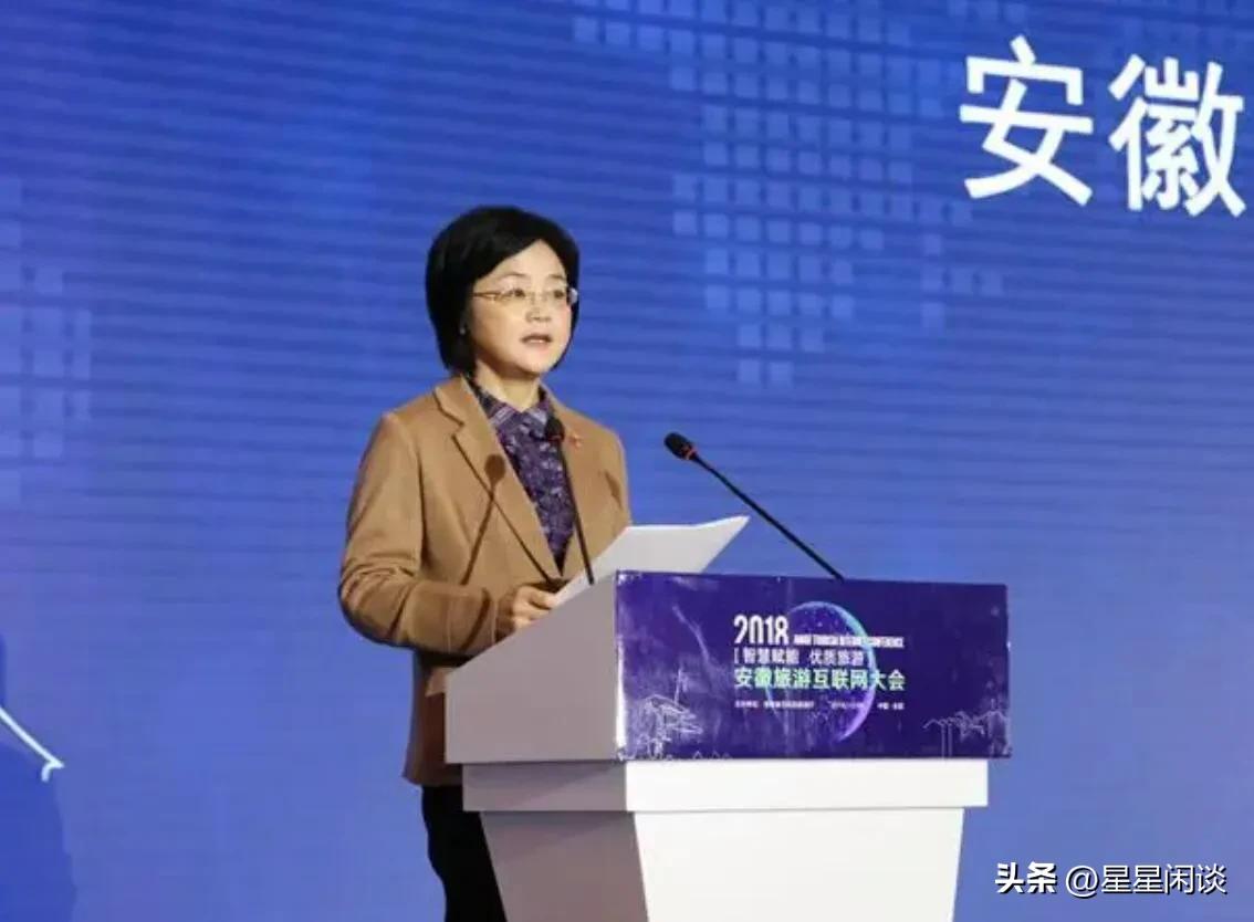 娃娃脸女厅长袁华，59岁落马，官运好人美，因违法乱纪被查为何？