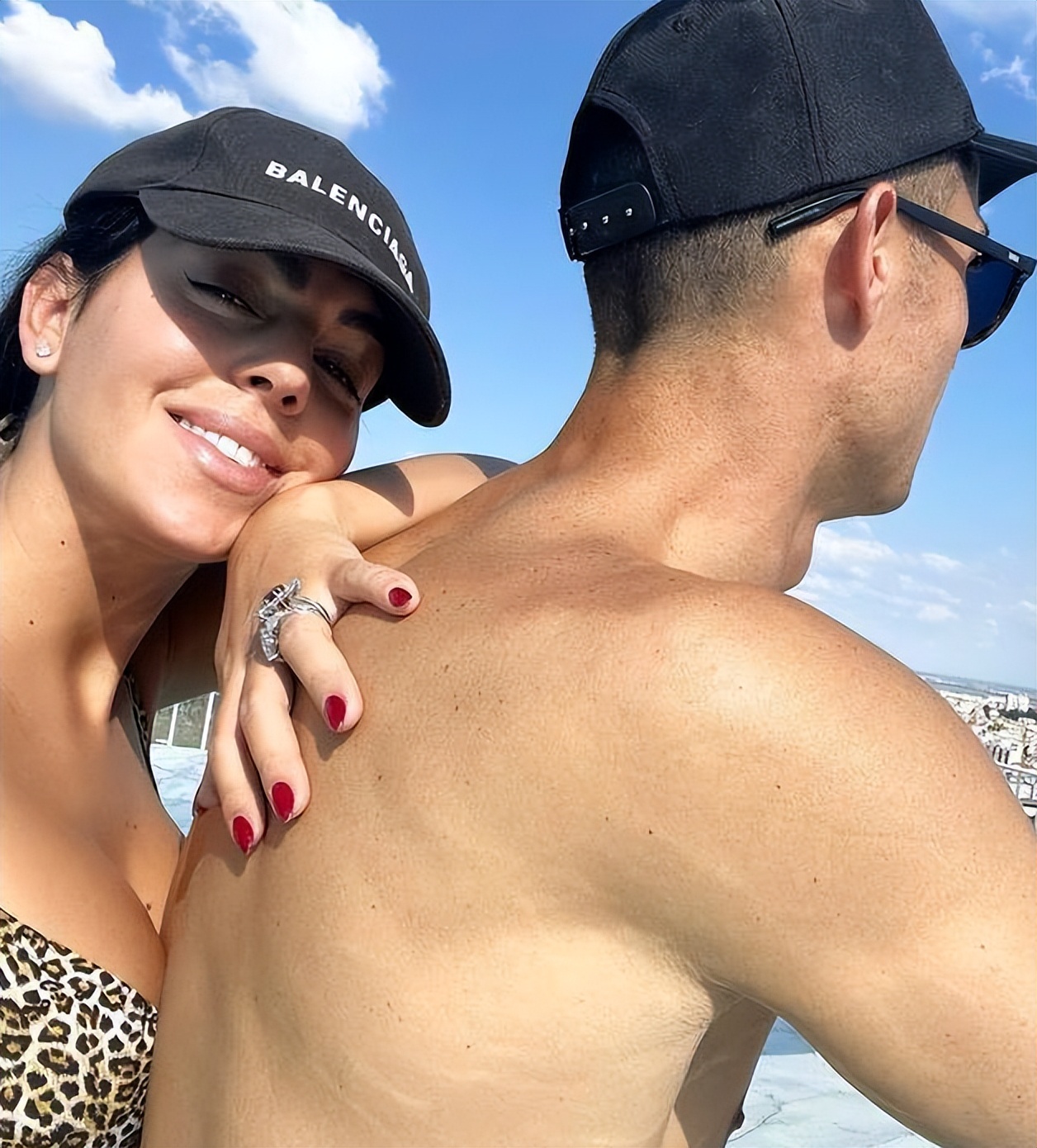 c罗晒与乔治娜的照片,乔治娜晒与c罗互相画像照