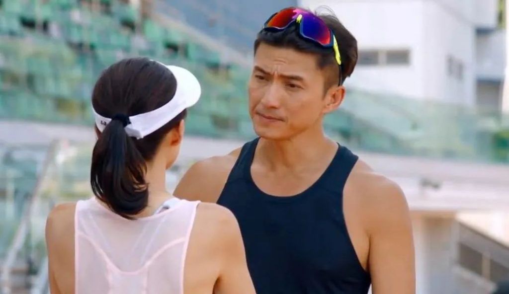 男子跑步被阿姨搭讪,小鲜肉夜跑被搭讪