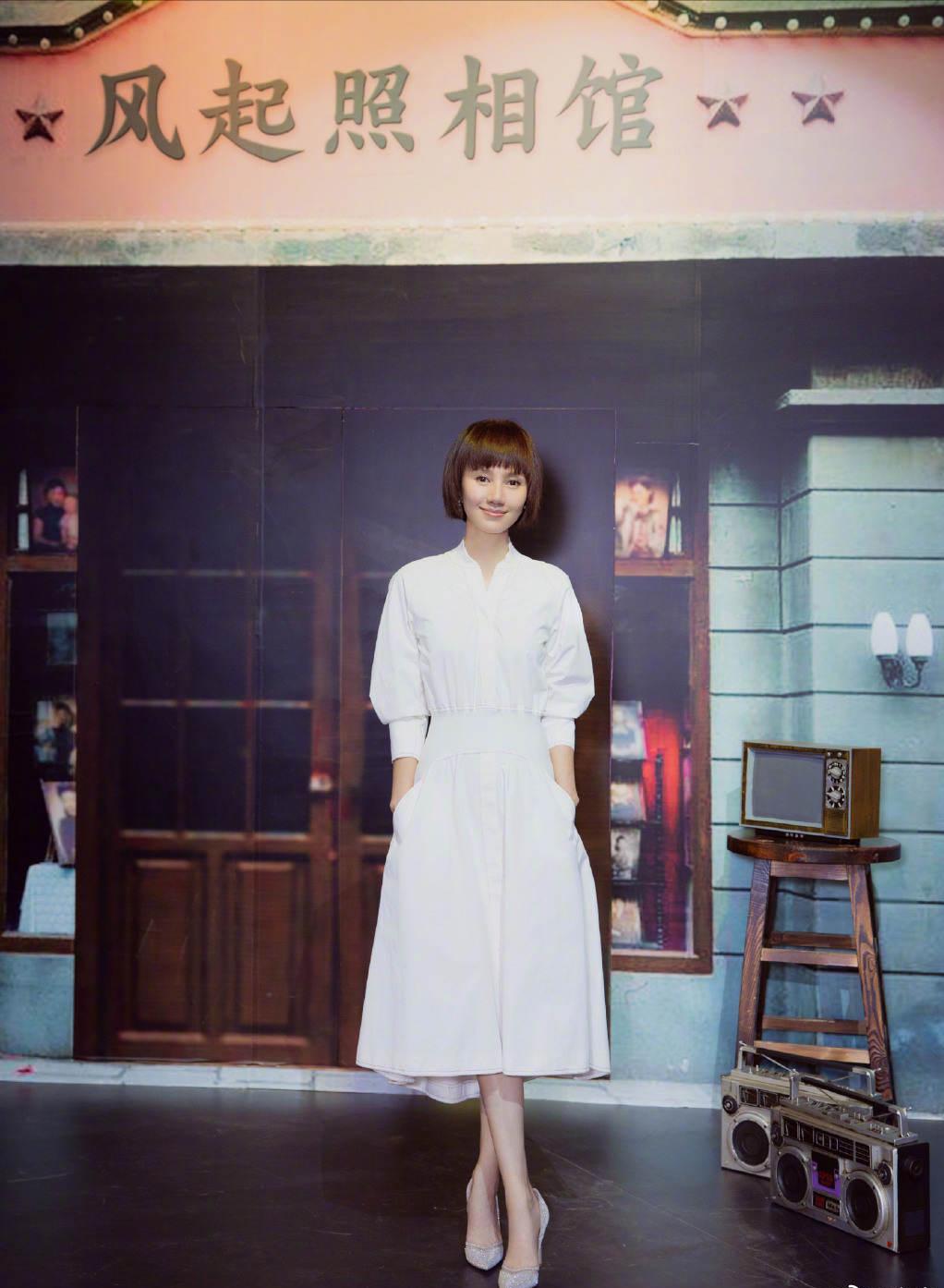 中年妇女穿裙子还是穿裤子好,中年女人穿裙子搭配什么鞋