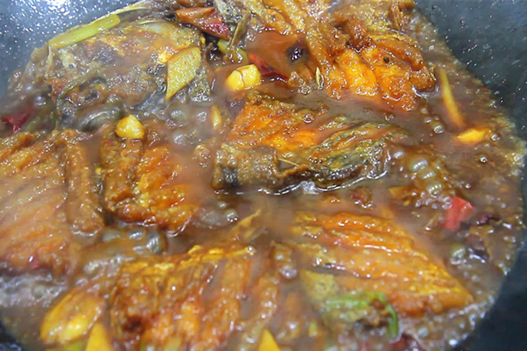 黄眼睛带鱼跟黑眼睛带鱼有啥区别,带鱼是黄眼睛好还是黑眼睛好吃