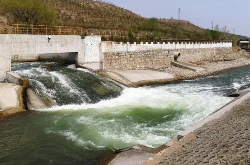 离谱！开天辟地头一遭，农民用黄河水浇地，竟然也要收费了？