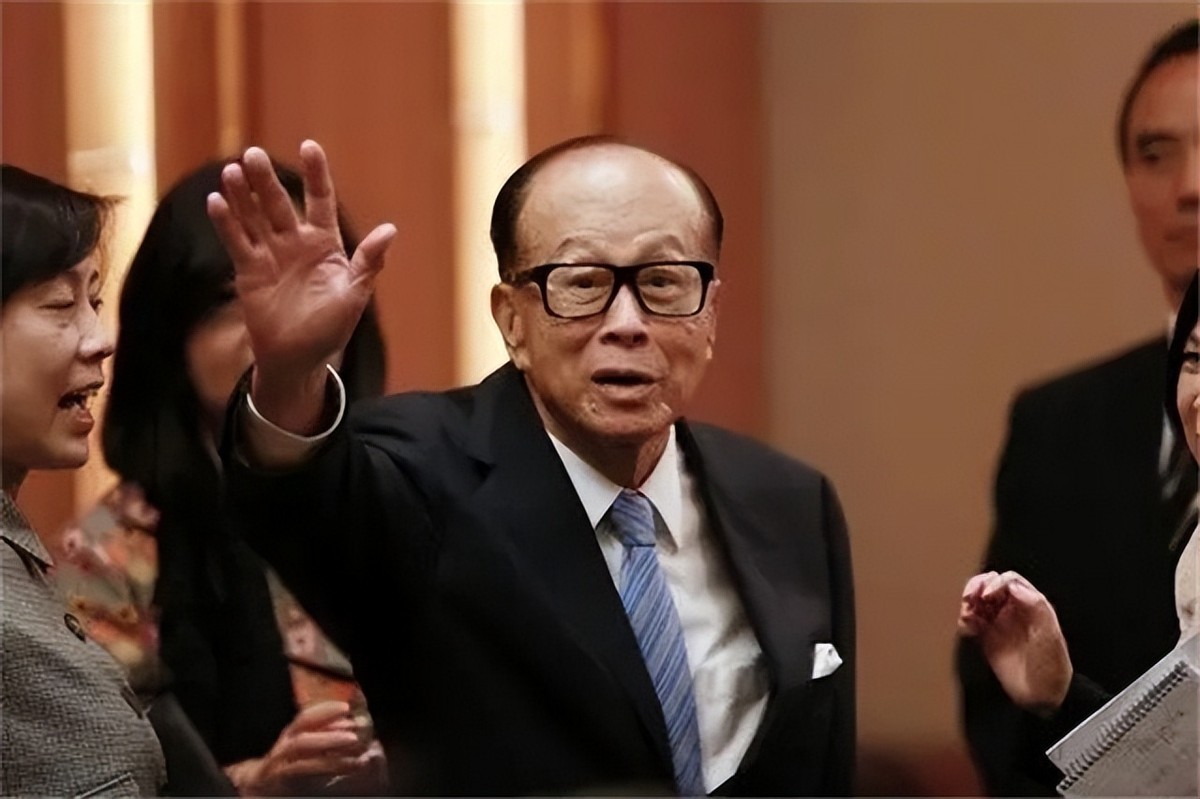 香港富豪三儿子,香港富豪的三个儿子