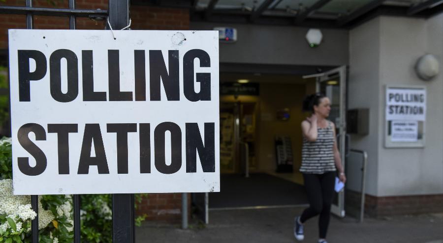 女孩15岁就能接客，性是工作也是生活，捷克缘何沦为色情大国？