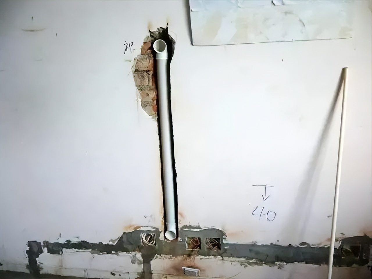 客厅电视机都支持壁挂吗,电视机放下面还是挂墙上