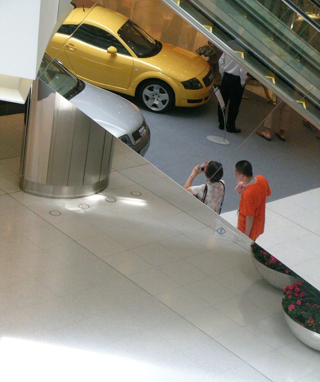 汽车销售工资5000-10000猫腻,汽车销售月薪过万的多吗