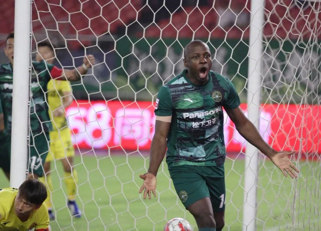 穆谢奎：打篮球出身的大连人队史第一射手，35岁还在中超名列前茅