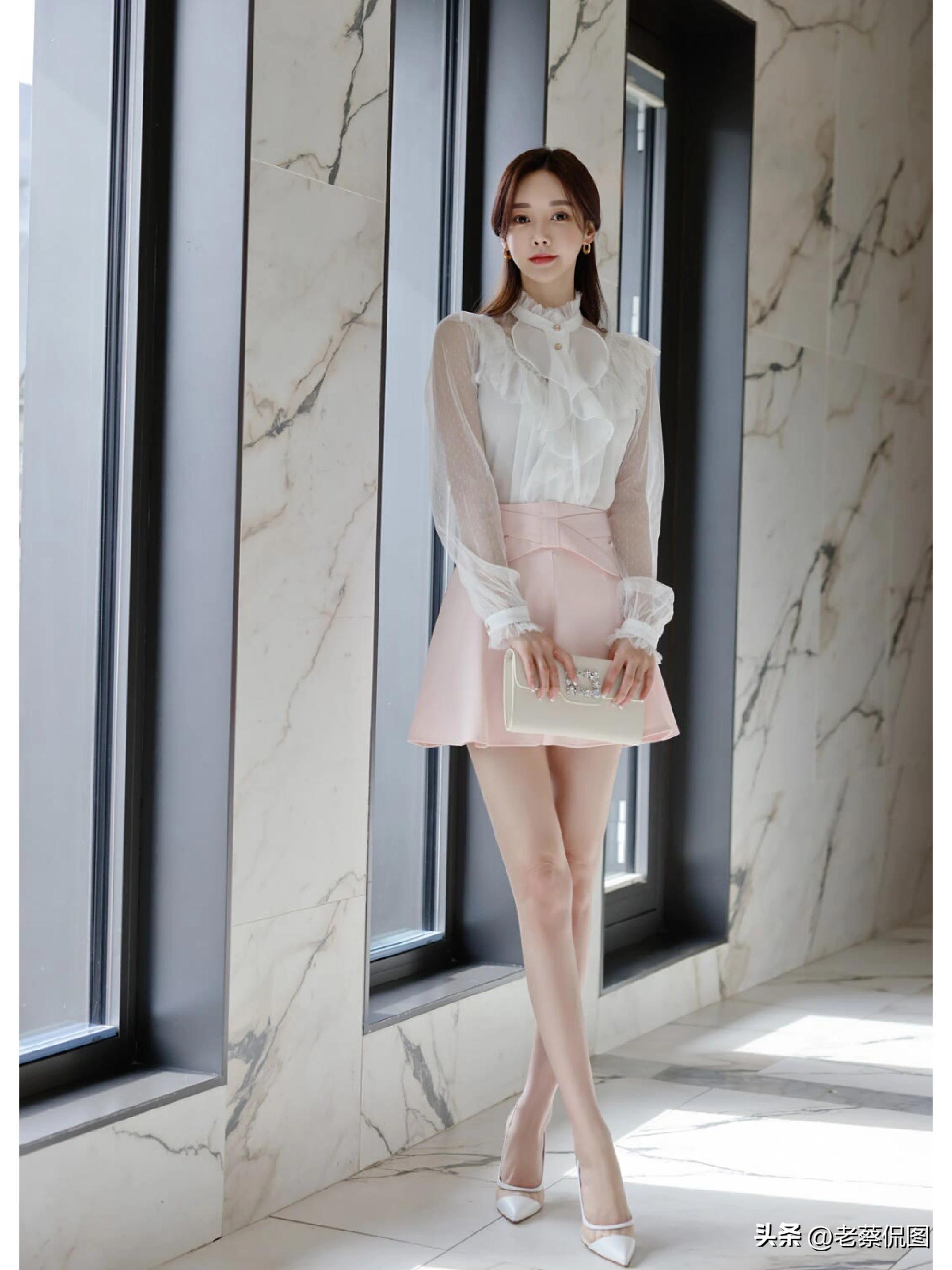 湖水的宁静写一段话100字左右,湖水的宁静和秋天的宁静写一段话