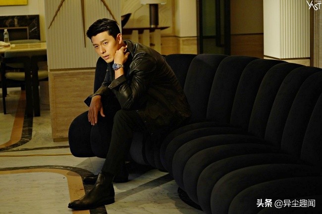 玄彬2022年最新「37张帅照」释出！禁欲白西装VS坏坏黑皮衣