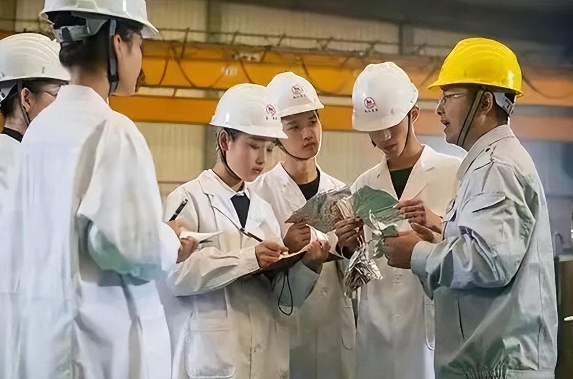 薪资待遇高且容易学的专业排名,未来就业工资收入比较高的专业